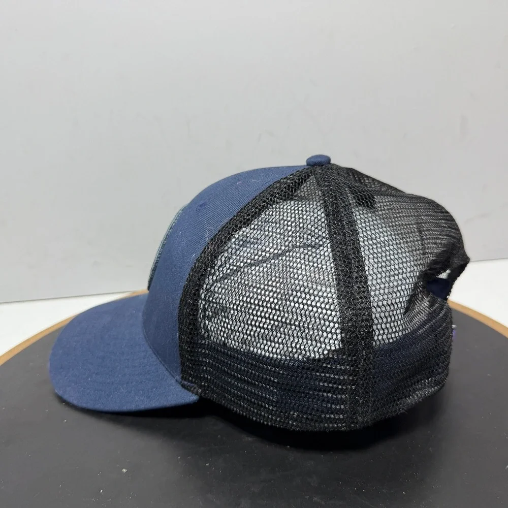 Patagonia Trucker Hat Men Bear Wild Fish Wild Waters Grizzly Bear